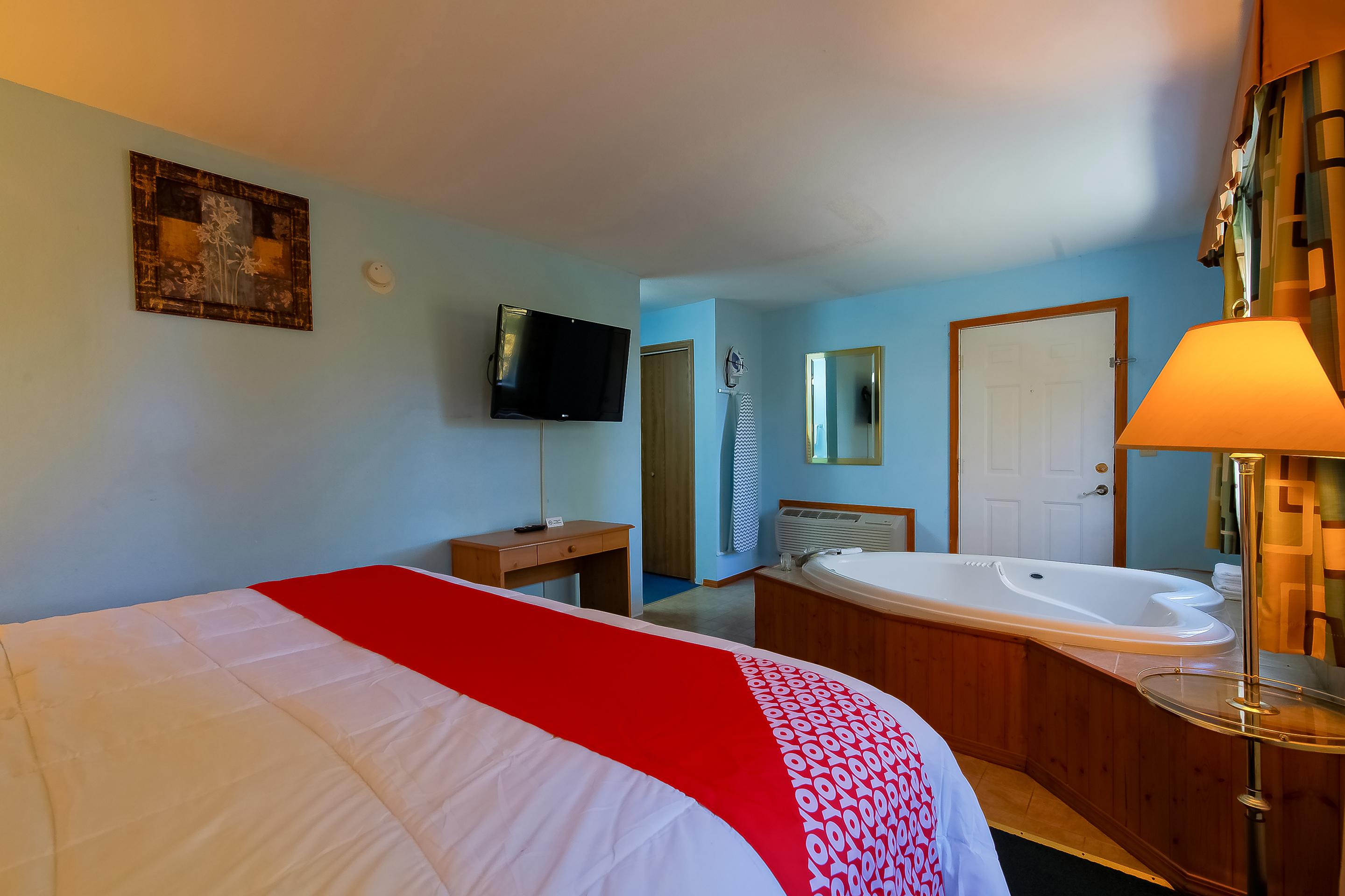 O - Christ Of Ozark Area Hotel 2*