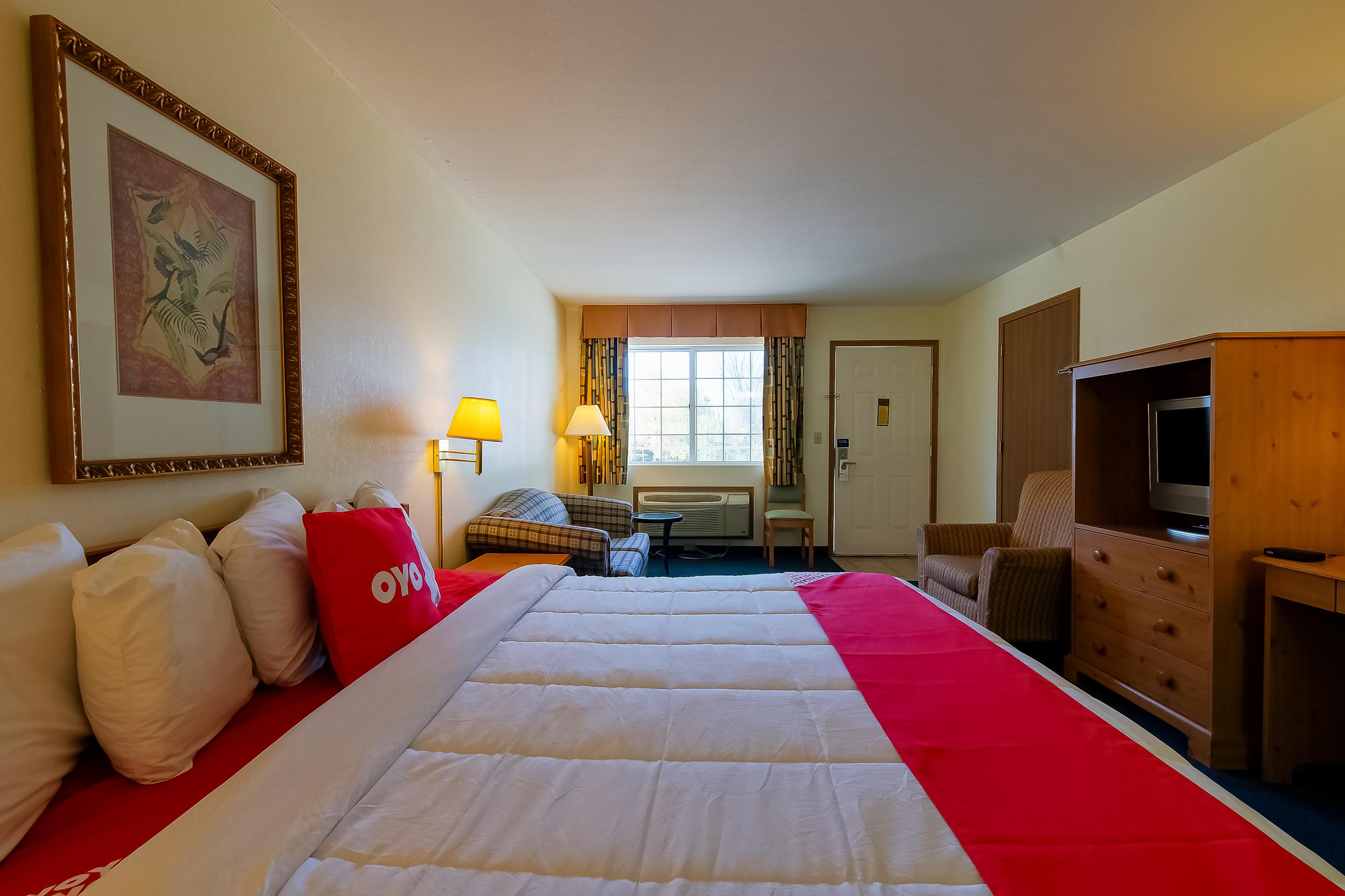 O - Christ Of Ozark Area Hotel