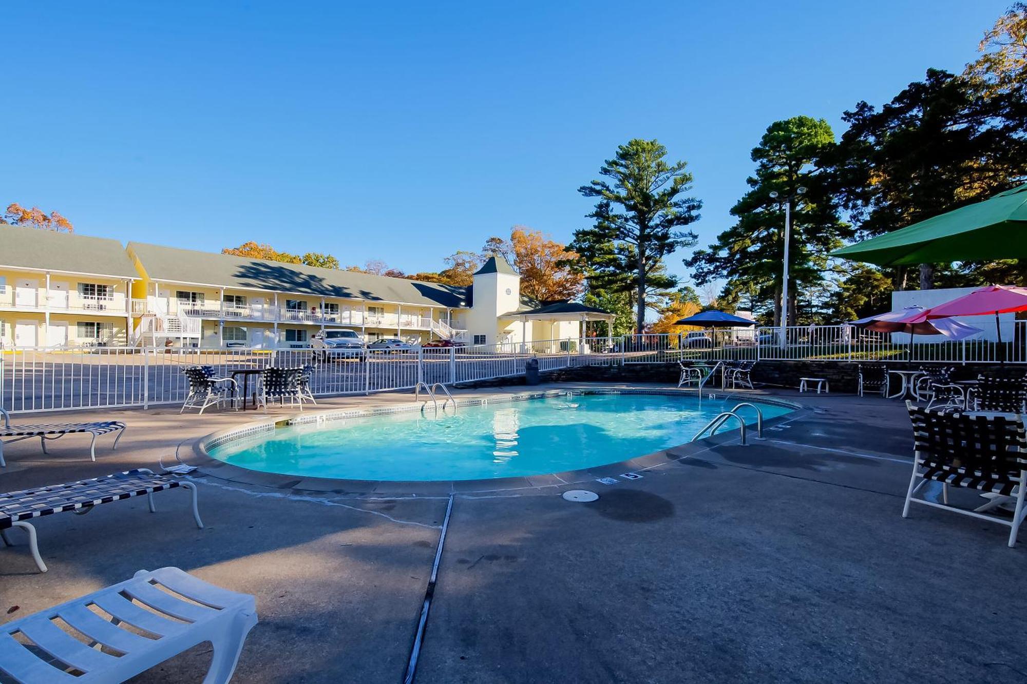 O - Christ Of Ozark Area Hotel 2*