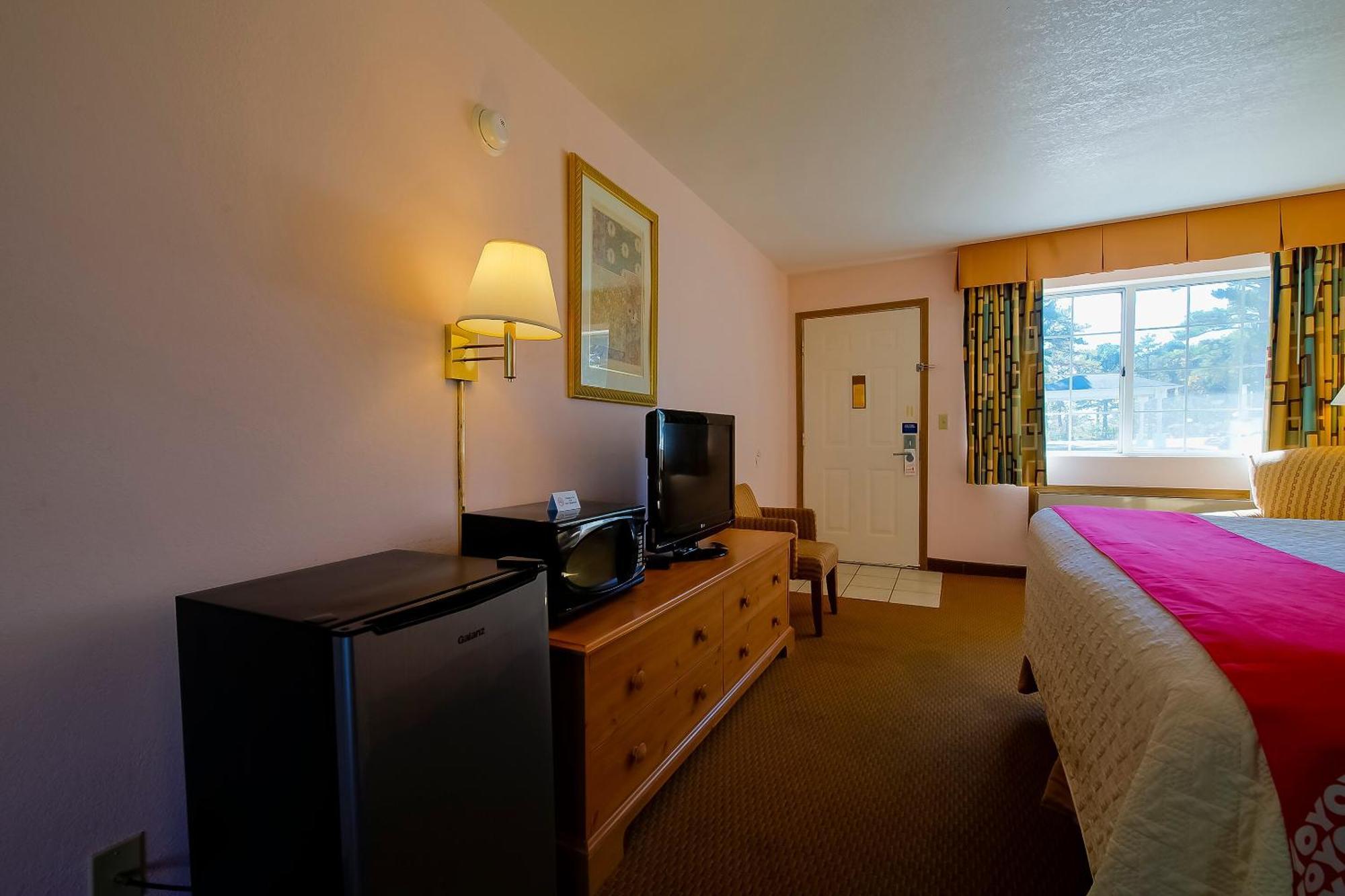 O - Christ Of Ozark Area Hotel