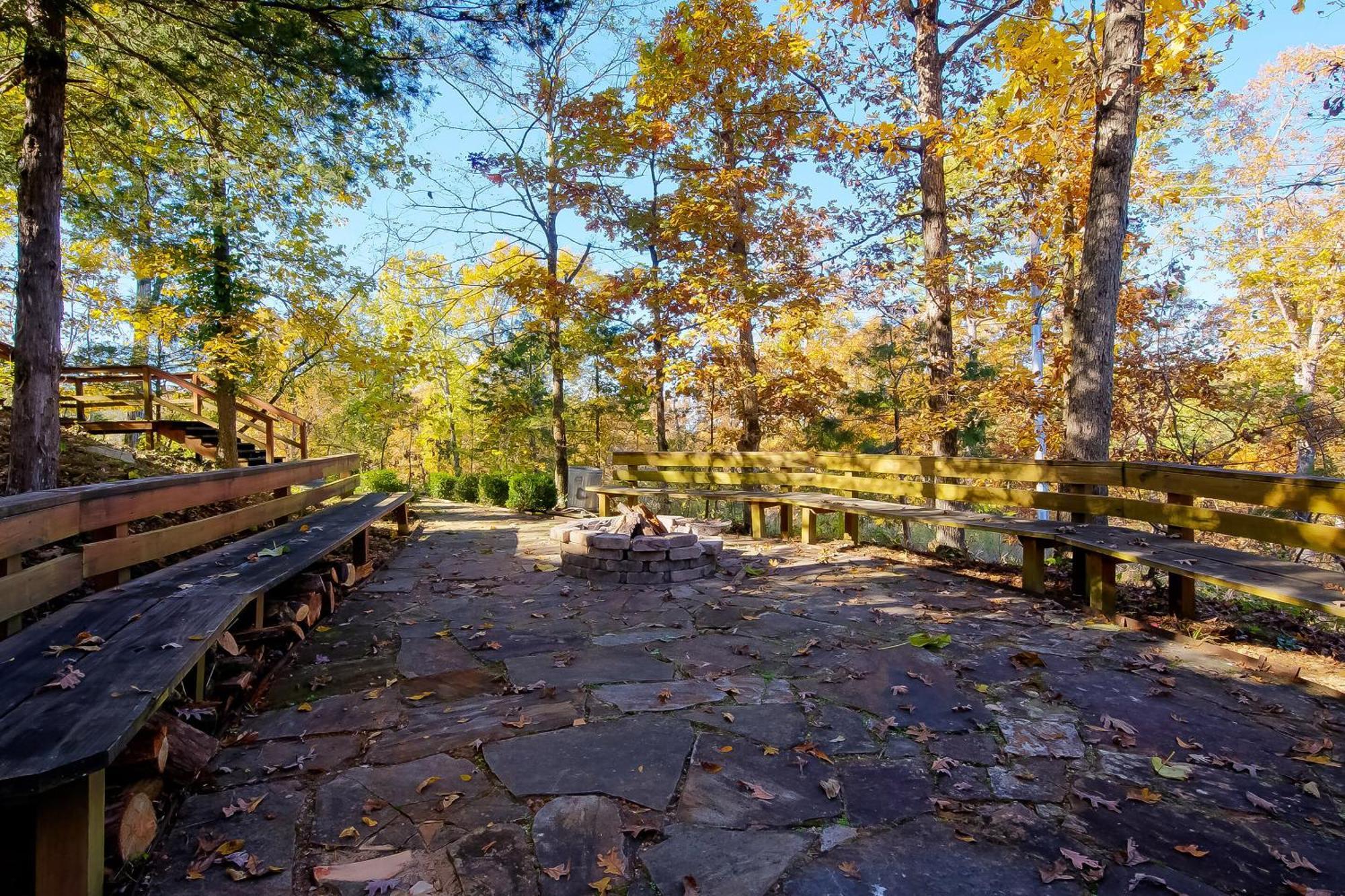 O - Christ Of Ozark Area Hotel